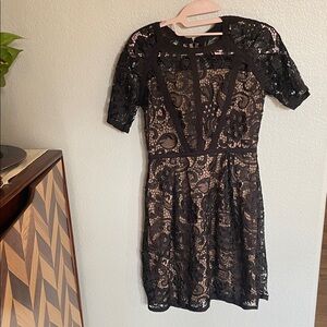 Hoss European Elegant Black Lace Nude lining short Sleeve Knee Length midi Dress